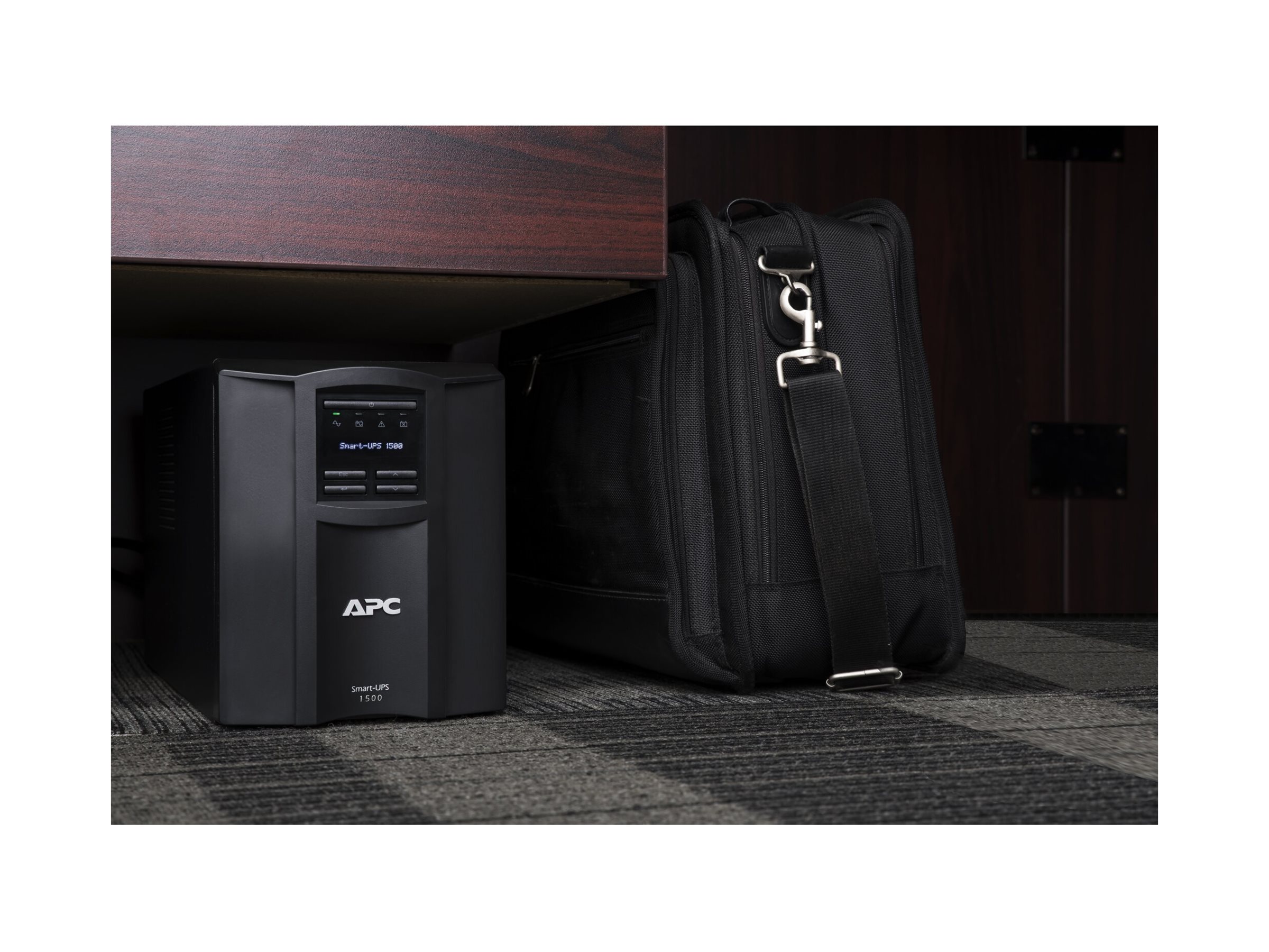 APC Smart-UPS 1500VA LCD 230V with SmartConnect Produktbild 2